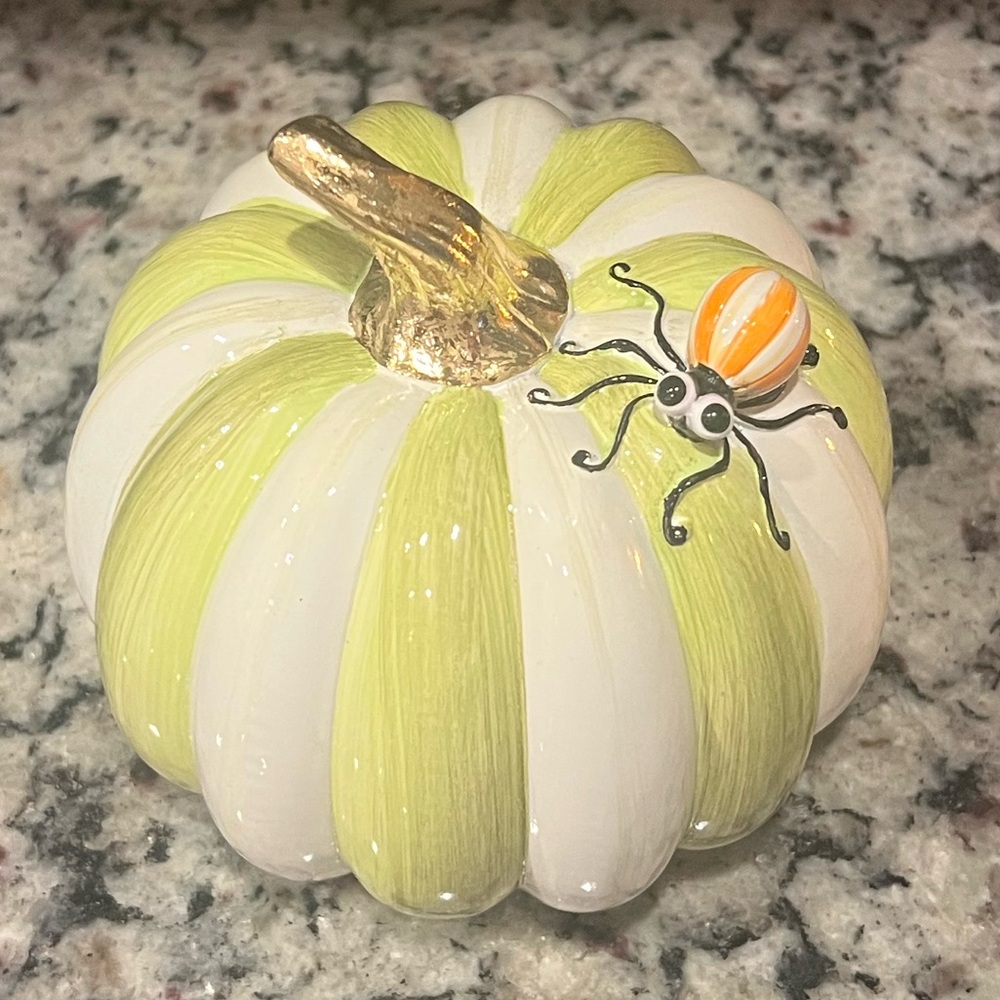 MacKenzie-Childs Fergal's Friend Spider
on Mini Moss Pumpkin. New in box! - Picture 4 of 10